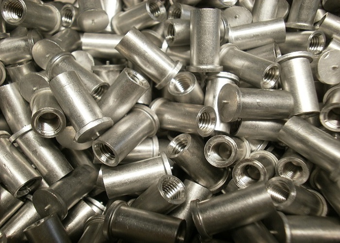 Boccole a saldare: una soluzione tecnica per fissaggi robusti e affidabili nella carpenteria metallica