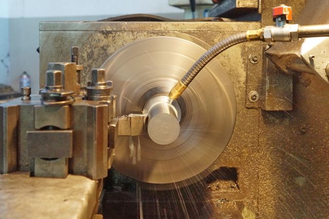 Taglio e lavorazione dei metalli industriali: a cosa serve
